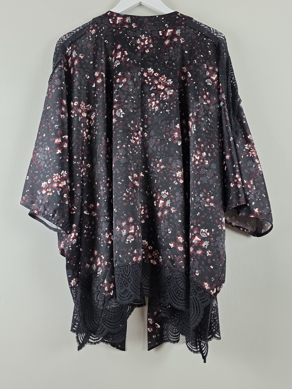 Ashley Graham Black Floral Lace-Trim Kimono Robe - Picture 12 of 16